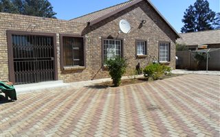 3 Bedroom House in Kookrus