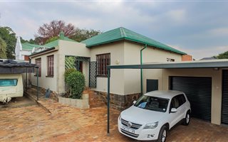 3 Bedroom House in Kensington