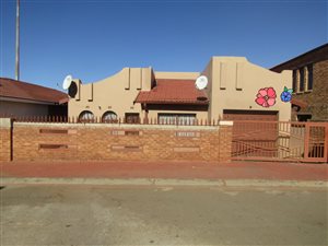 3 Bed House in Protea North