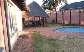 1 Bedroom Garden Cottage in Marlands