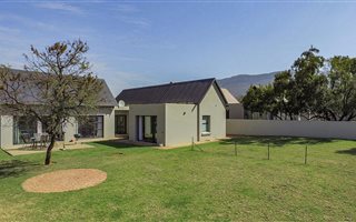 3 Bedroom House in Leloko