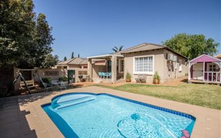 3 Bedroom Townhouse in Honeydew Manor