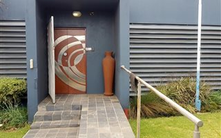 1100 m² Industrial space in Sebenza