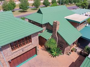 4 Bedroom House in Centurion Golf Estate