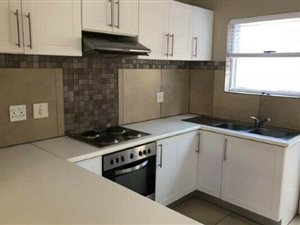 3 Bed Apartment in Somerset West Central