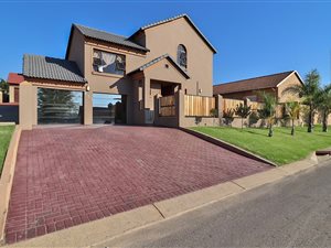 4 Bed House in Thatchfield