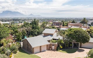 4 Bedroom House in Plattekloof