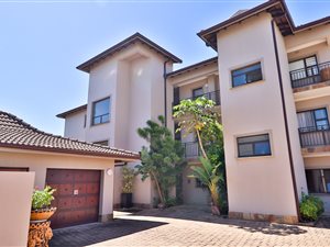 3 Bed Apartment in Shelly Beach