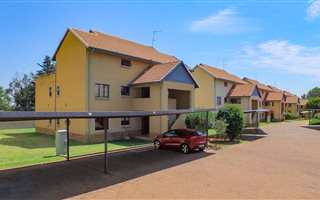 2 Bedroom Apartment in Carlswald Estate