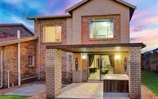 3 Bedroom Duplex in Willowbrook
