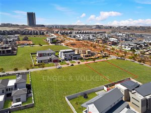 1105 m² Land available in Waterfall Estate