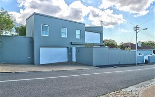 4 Bedroom House in Upper Claremont