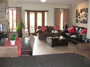 2 Bed House in Devonvale Golf & Wine Estate