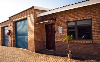 18 m² Commercial space in Willow Park Manor