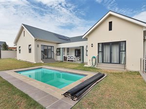 4 Bed House in Graanendal