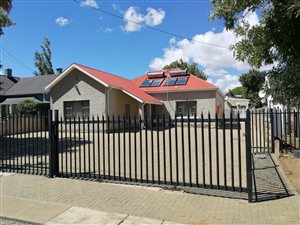 6 Bed House in Queenstown Central
