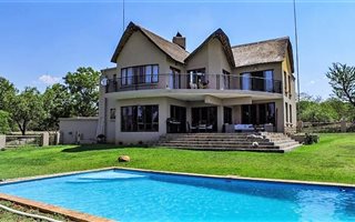 4 Bedroom House in Leeuwfontein