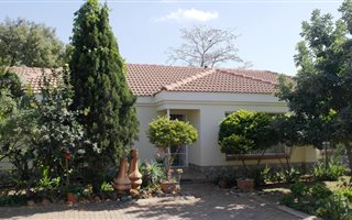 3 Bedroom Townhouse in Mookgophong (Naboomspruit)
