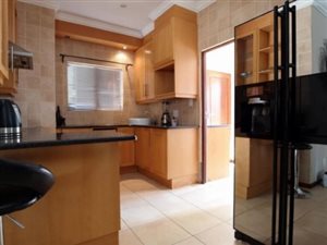 5 Bed House in Willow Acres