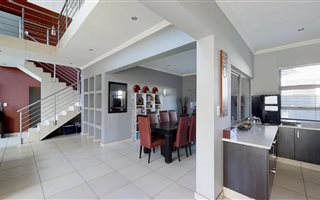 6 Bedroom House in Raslouw Glen