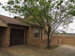 3 Bed Townhouse in Rooihuiskraal North
