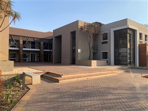 211 m² Commercial space in Hazeldean (Silverlakes Surroundings)