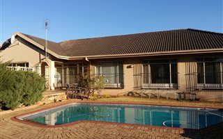 4 Bedroom House in Neserhof