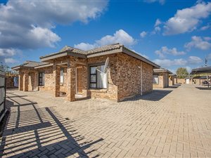 32 Bed Townhouse in Sunset View
