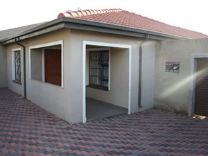 2 Bed House in Coronationville
