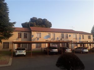 2 Bed Townhouse in Roodepoort West