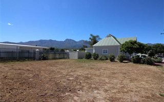 325 m² Land available in Robertson