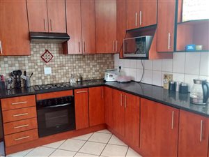 3 Bed House in Aerorand