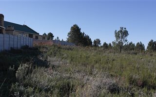667 m² Land available in Caledon