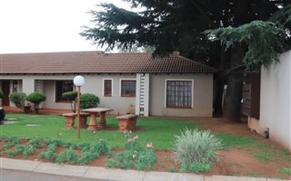 2 Bedroom Townhouse in Roodepoort West