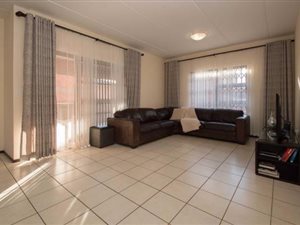 3 Bed Townhouse in Helderkruin