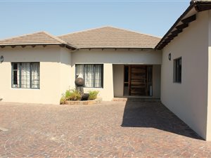 3 Bed House in Dennegeur