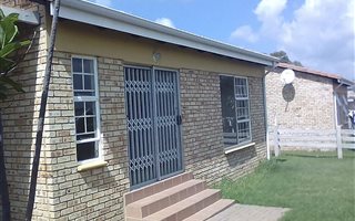 2 Bedroom Apartment in Cosmo City