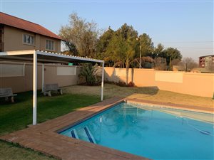 2 Bed Townhouse in Die Hoewes
