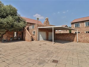 2 Bed Apartment in Rietvalleirand