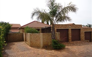 2 Bedroom Townhouse in Honeydew Ridge