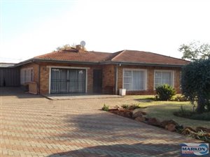 4 Bed House in Edelweiss