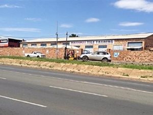 1300 m² Industrial space in Roodepoort Central