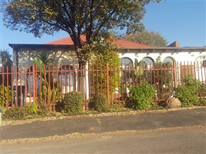 6 Bed House in Hurst Hill