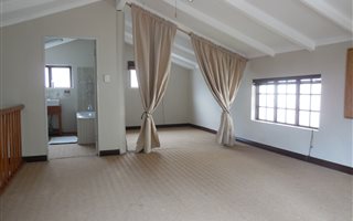 2 Bedroom Garden Cottage in Lynnwood