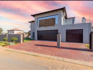 4 Bed House in Halfway House