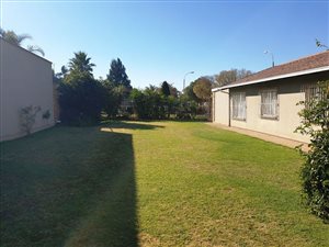 4 Bed House in Van Riebeeck Park