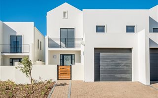 3 Bedroom House in Kelderhof Country Village