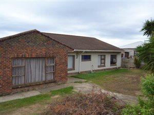 4 Bed House in Heuwelkruin