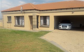 3 Bedroom House in Jackaroo Park