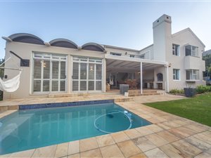 5 Bed House in Hermanus Heights